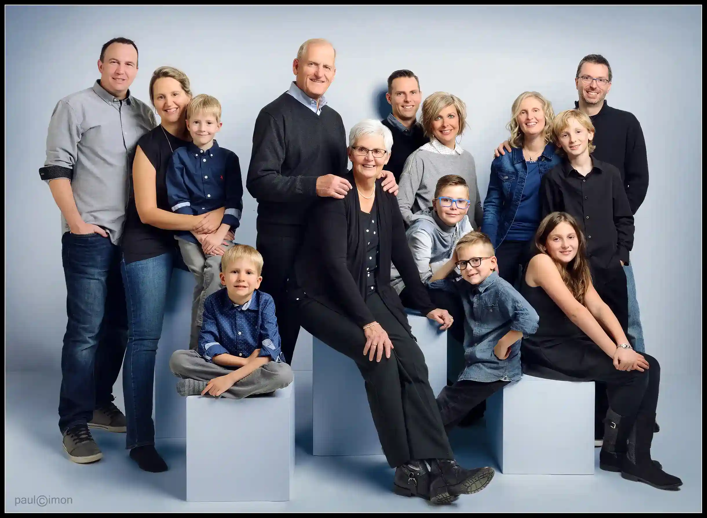 55401 portrait famille en studio 14 personnes